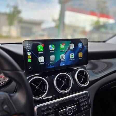 Nieuw breed multimediascherm met Apple CarPlay in een Mercedes-Benz